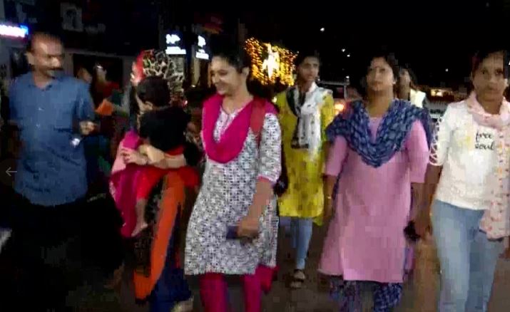 କେରଳ ସରକାରଙ୍କ ଅଭିନବ ପ୍ରୟାସ, ରାତିରେ ଚାଲିଲେ ମହିଳା