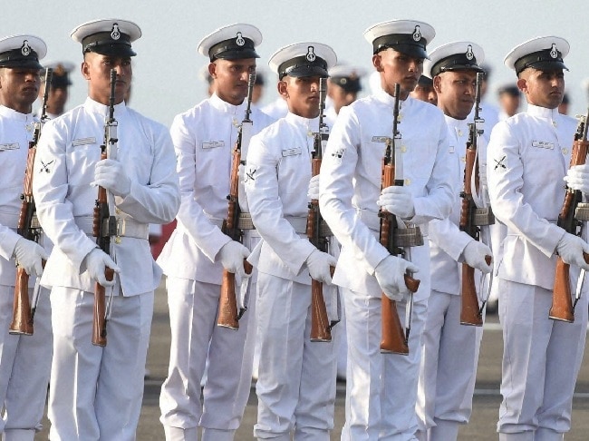 भारतीय नौसेना कर्मियों का सोशल मीडिया यूज करना हुआ बंद 