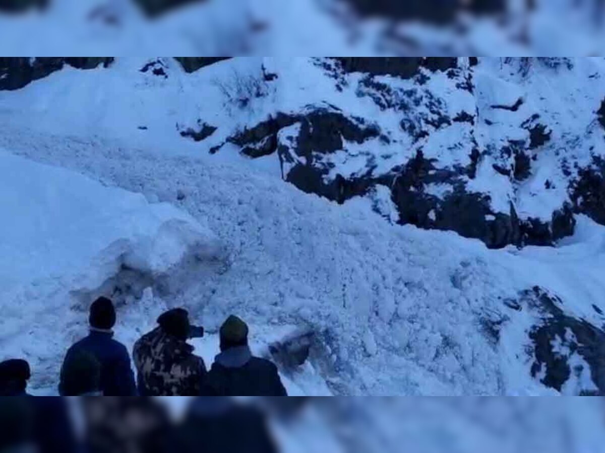 VIDEO: बद्रीनाथ में ग्लेशियर टूटने से आया बर्फ का सैलाब, कैमरे में कैद हुआ नजारा