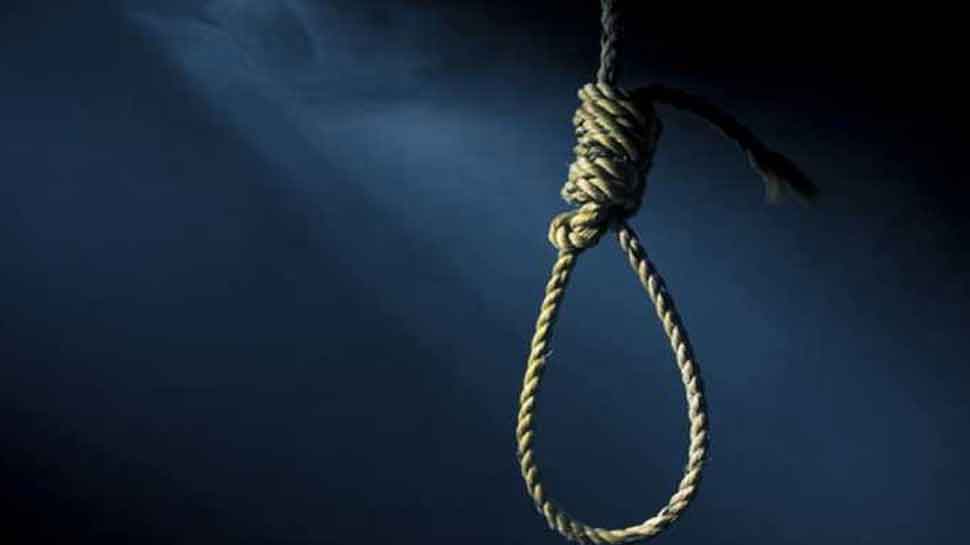 छत्तीसगढ़: प्रेमी जोड़े ने की आत्महत्या, कमरे में फांसी से लटकते मिले शव, जांच में जुटी पुलिस
