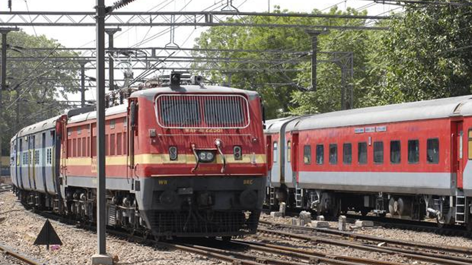बिहार: नवादा में टला बड़ा रेल हादसा, परिचालन हुई बाधित बिहार: नवादा में टला बड़ा रेल हादसा, परिचालन हुई बाधित
