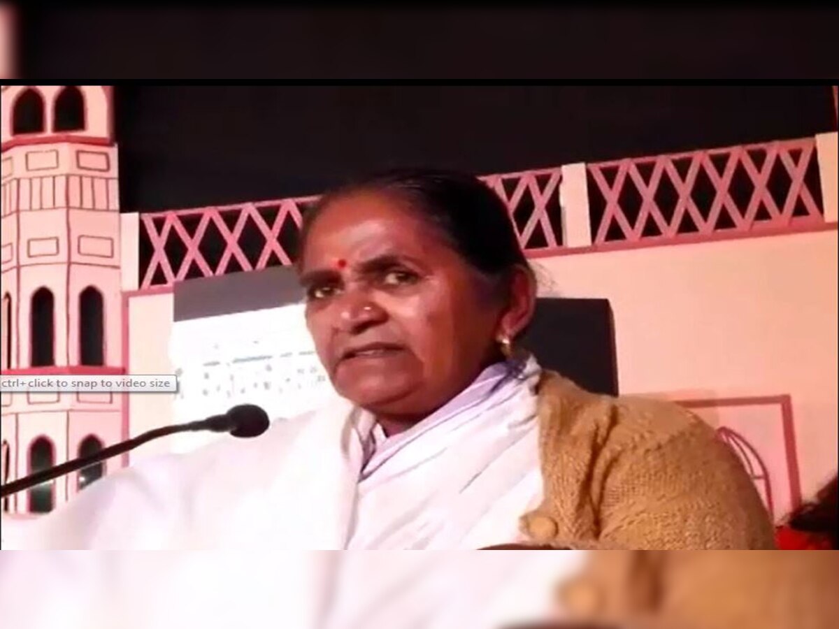 राज्य मंत्री गुलाब देवी ने कहा कि विपक्ष के नेता बवंडर फहला रहे हैं वो CAA का मतलब नहीं जानते हैं.