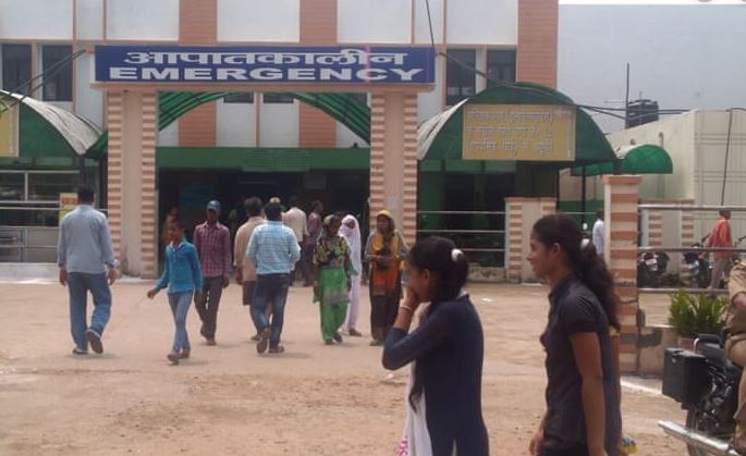 दो लाख रुपये के लिये अस्पताल ने मरीज को बनाया बंधक