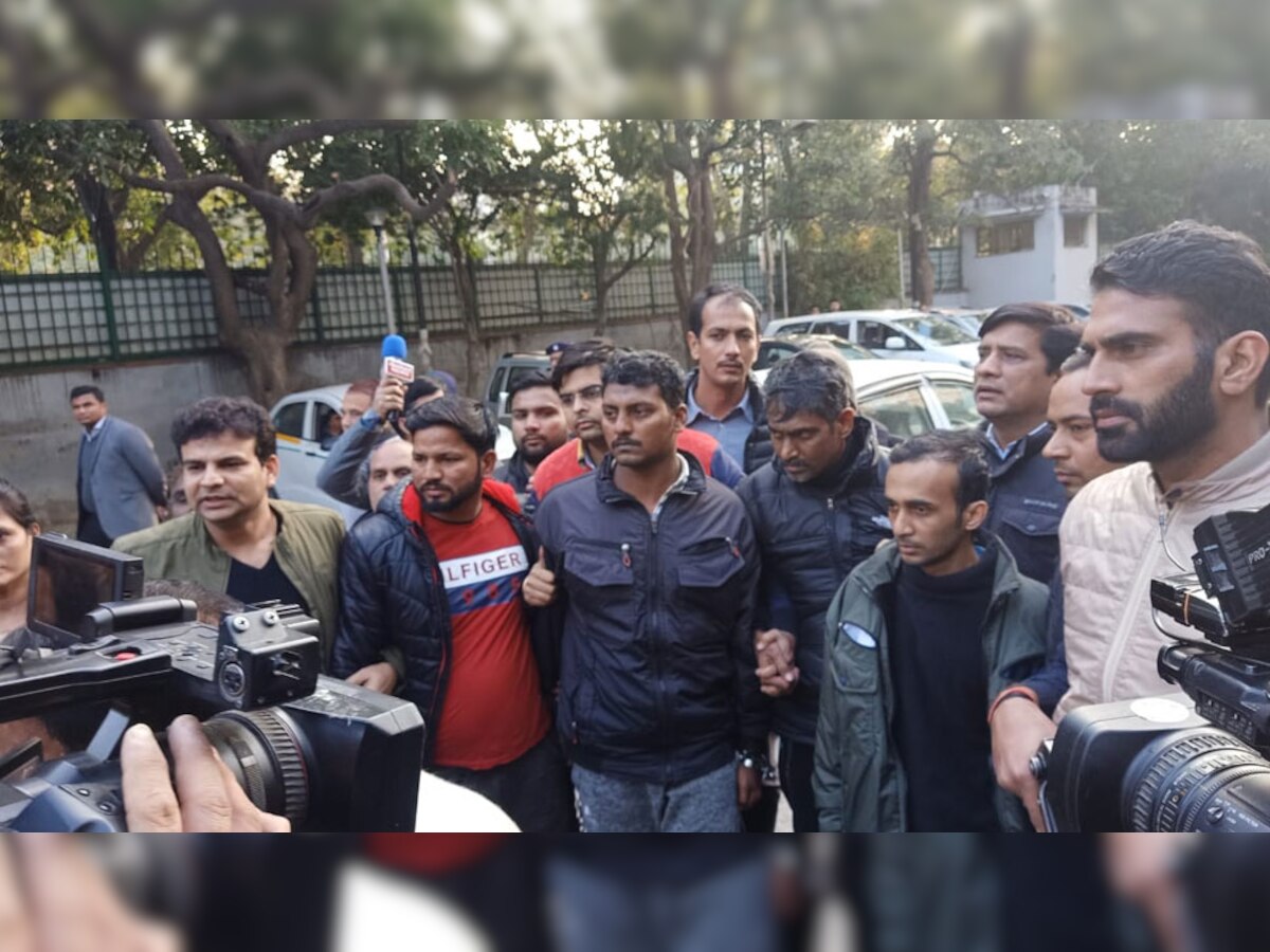  दिल्ली के वजीराबाद में गुरुवार को सुबह एनकाउंटर के बाद तीनों आतंकियों को गिरफ्तार किया गया था.