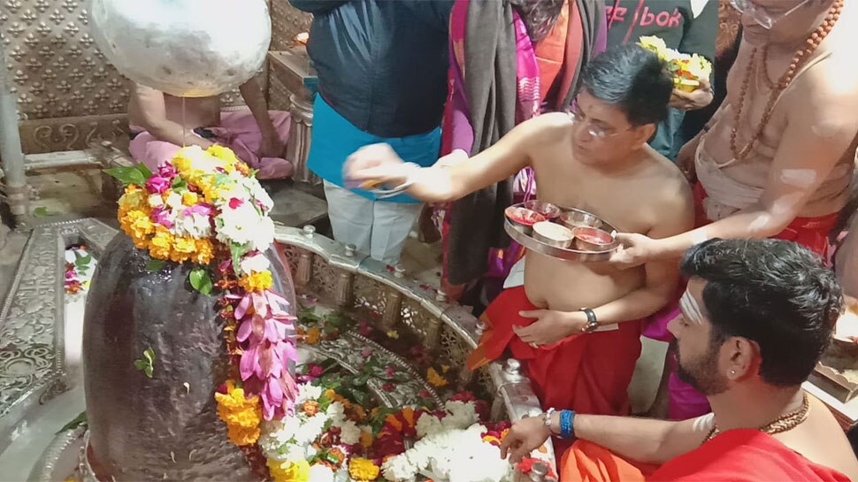 उज्जैन: केंद्रीय मंत्री पीयूष गोयल ने किए बाबा महाकाल के दर्शन, भस्मारती में भी हुए शामिल