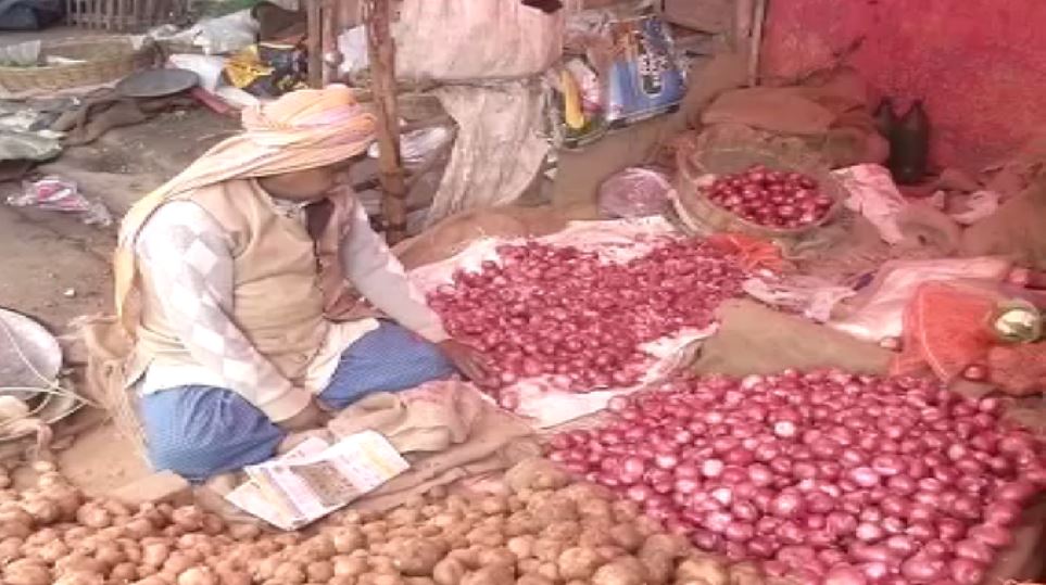 No fall in onion prices in market even during festive season in Bihar