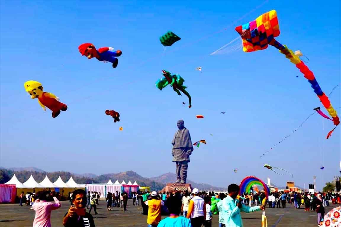 Makar Sankranti See the Photos of Charirty And Kite Festival of India