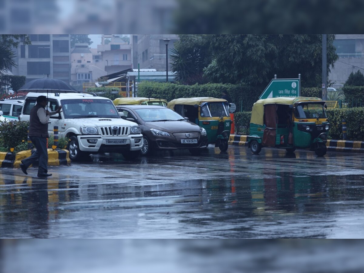 दिल्ली में कल से रुक रुक कर बारिश हो रही है (फोटो IANS)