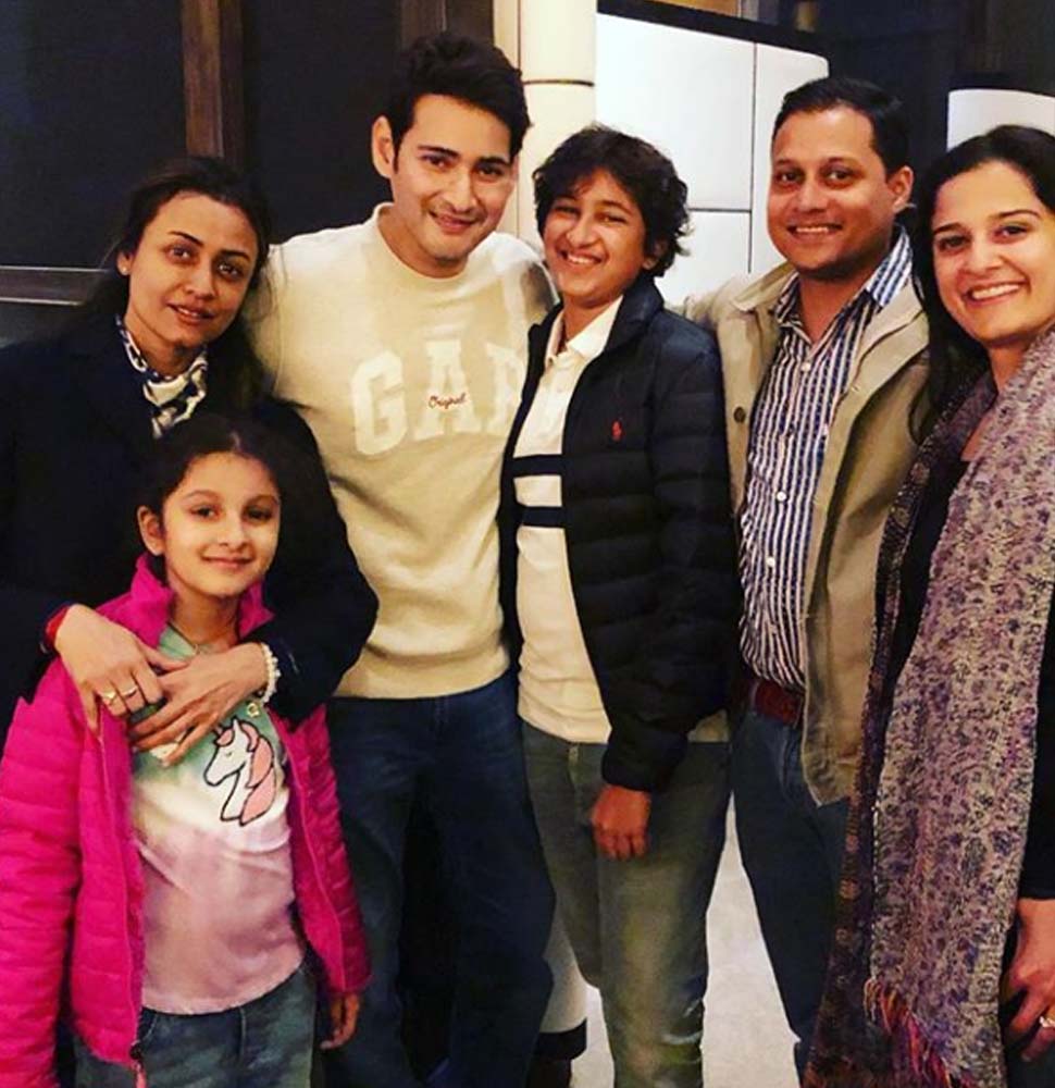 मायानगरी से दूर जी रही हैं फैमिली लाइफ Namrata Shirodkar