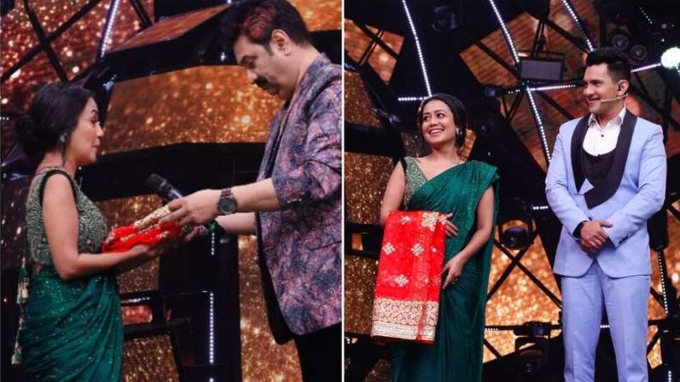 नेहा कक्कड़ की शादी जल्द हो सकती है इस मशहूर गायक के साथ, शगुन के तौर पर नेहा को लाल चुनरी की गयी भेंट 6 नेहा कक्कड़ की शादी