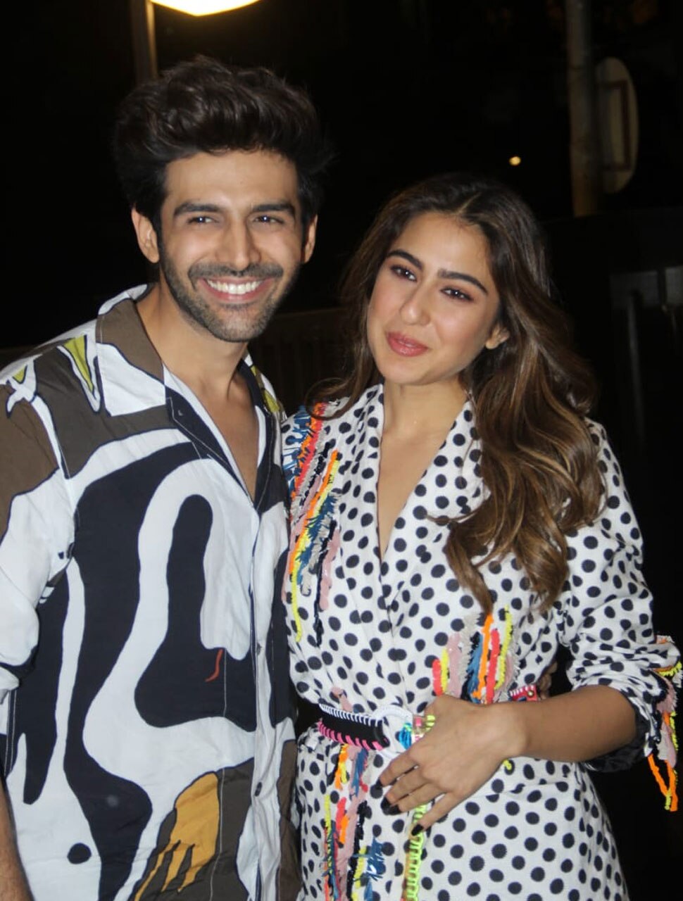 Kartik Aryan and Sara Ali Khan spotted in romantic style before