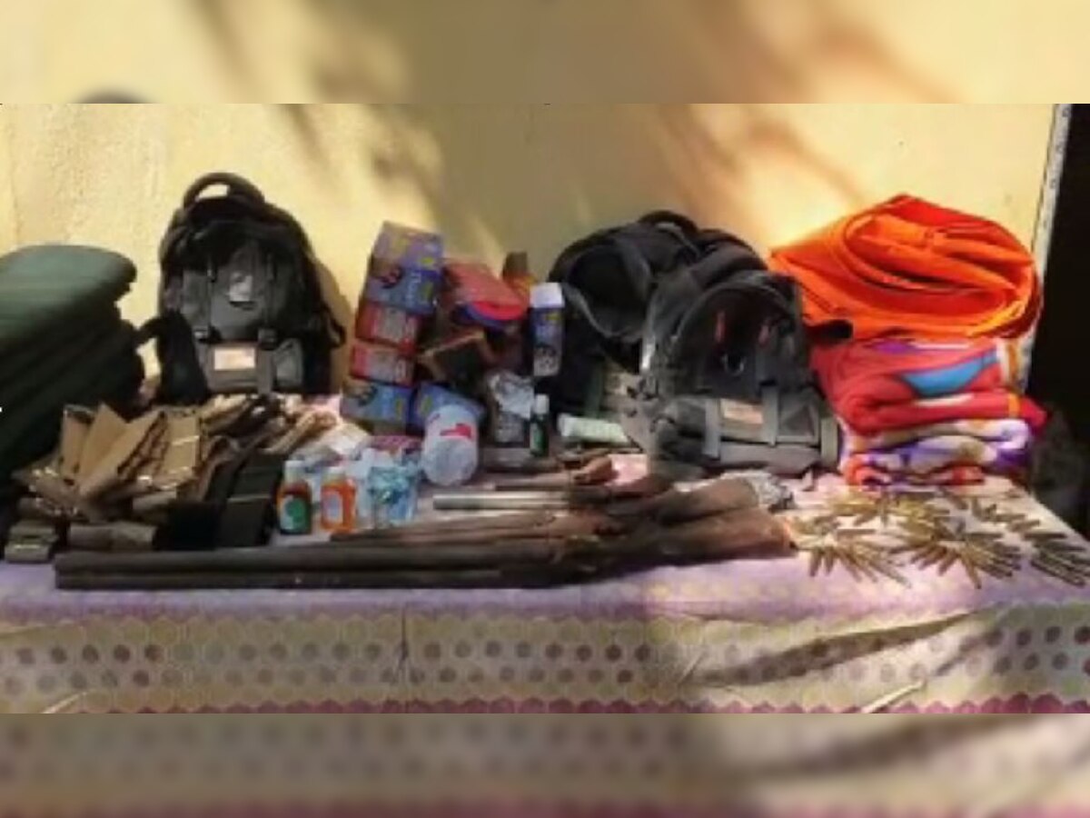 मुंगेर में बिहार पुलिस ने नक्सलियों के ठिकाने पर छापेमारी कर बरामद किए ये सामान.