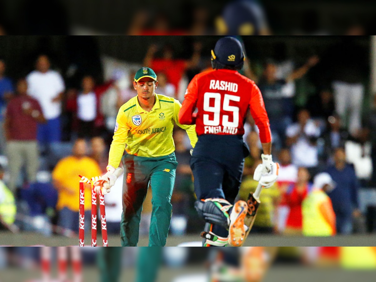 दक्षिण अफ्रीकी कप्तान क्विंटन डिकॉक ने आखिरी गेंद पर आदिल राशिद को रन आउट किया. (फोटो: Reuters) 