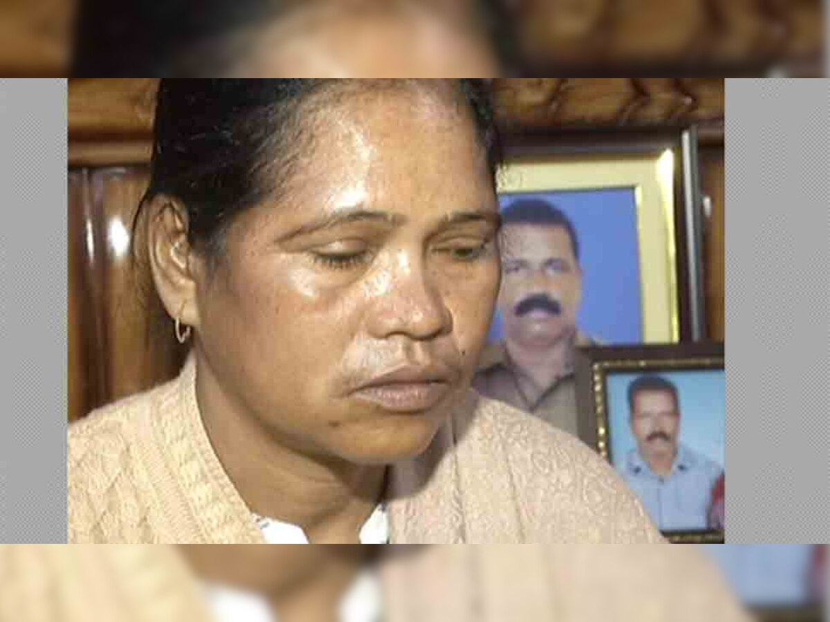 पुलवामा हमला: शहीद की पत्नी बोलीं- उनकी चाहत है, बेटा बड़ा होकर देश की सेवा करे 