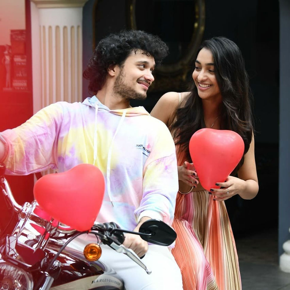 फिल्मों में नजर आ चुके हैं मिमोह चक्रवर्ती Mimoh Chakraborty has been seen in films