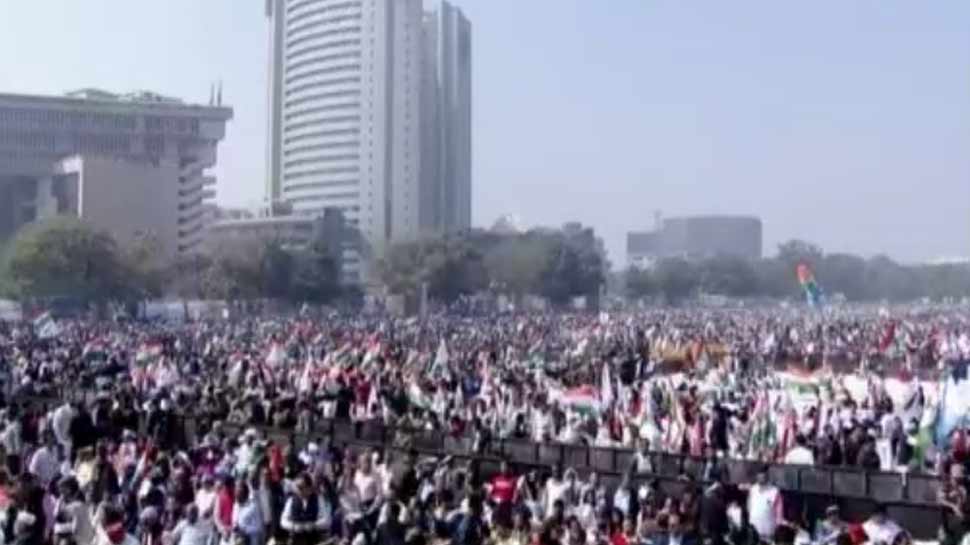 Massive Crowd Gathered In Delhis Ramlila Maidan Under The Oath Of Arvind Kejriwal अरविंद 1873