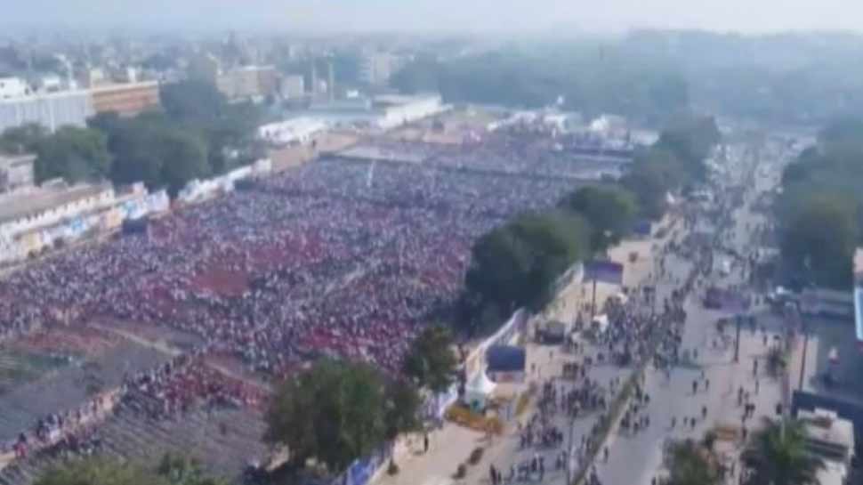 Massive Crowd Gathered In Delhis Ramlila Maidan Under The Oath Of Arvind Kejriwal अरविंद 7609