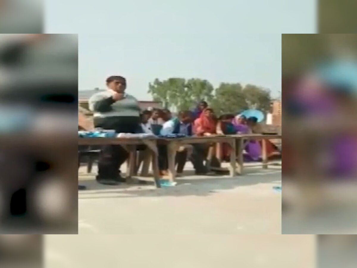 UP Board Exam: नकल के लिए गुरू जी ने दी छात्रों को ‘अकल’, वीडियो हुआ वायरल 
