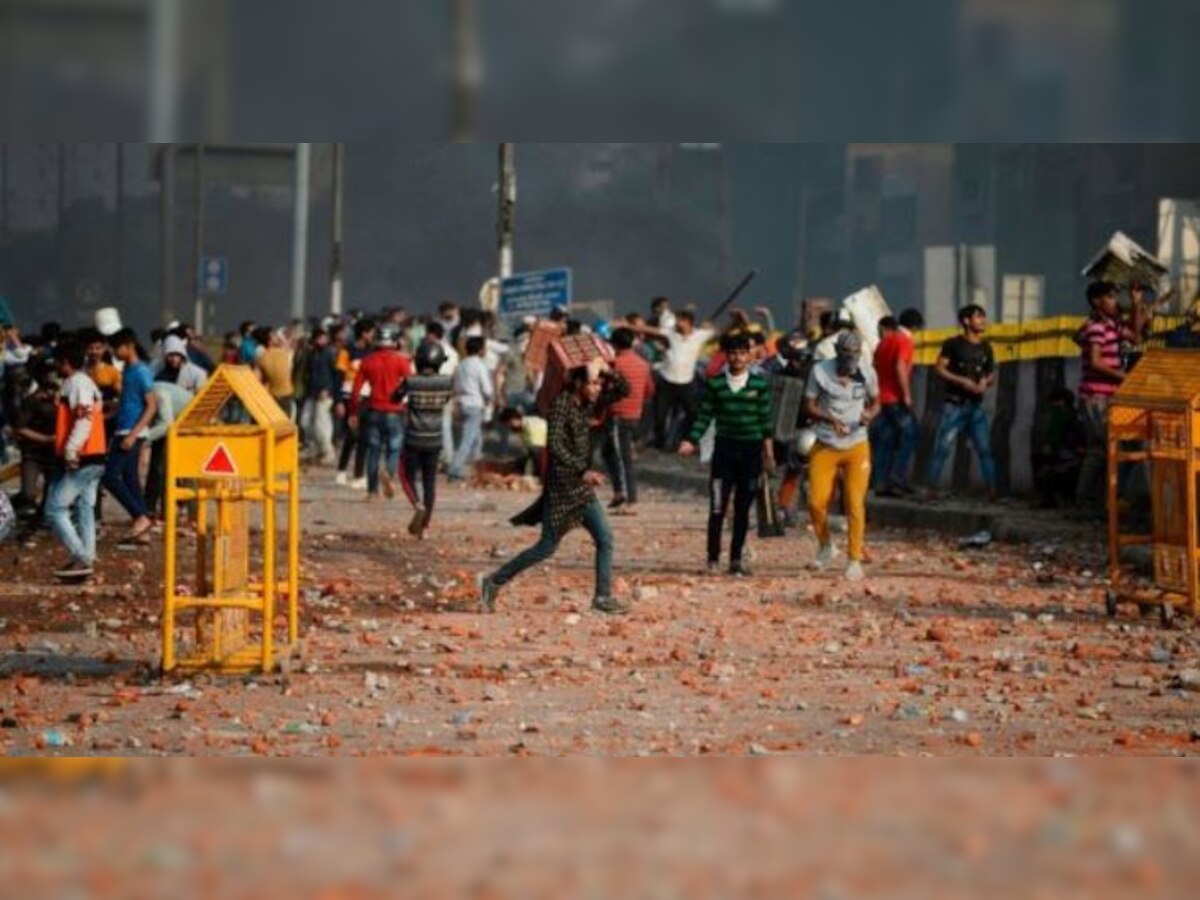 बेहद खतरनाक था दिल्ली में हुआ दंगा, धर्म पूछ कर लोगों को मारा गया