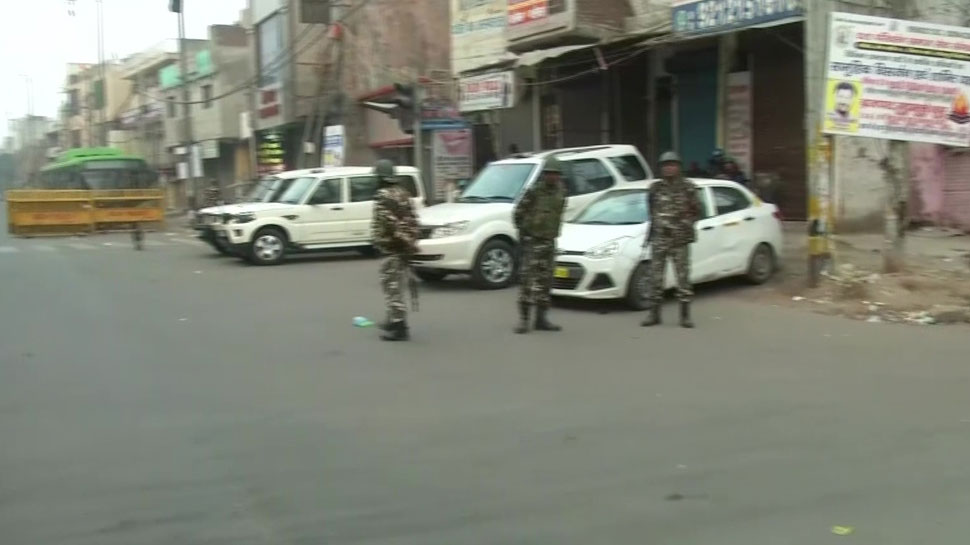 पुलिस लगातार कर रही फ्लैग मार्च Current situation in Jafrabad 2