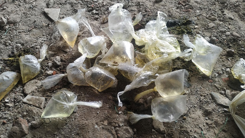 फसाद की फैक्ट्री Petrol bomb and stones found on rooftop of Councillor Tahir Hussain 1