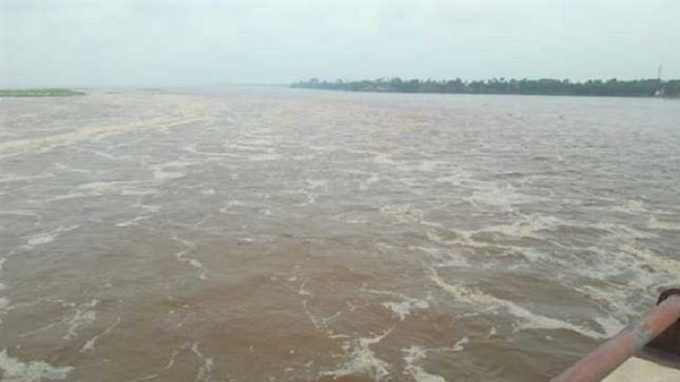 सेना के पांच पूर्व अधिकारी अब देश में गंगा को बचाने के लिए बडी जागरुकता मुहीम चलाएंगे. सेना के पांच पूर्व अधिकारी अब देश में गंगा को बचाने के लिए बडी जागरुकता मुहीम चलाएंगे.