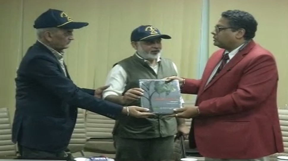सेना के पूर्व अधिकारी गंगा को बचाने के लिए चलाएंगे जागरूकता मुहिम, 5 हजार किमी की होगी यात्रा सेना के पूर्व अधिकारी गंगा को बचाने के लिए चलाएंगे जागरूकता मुहिम, 5 हजार किमी की होगी यात्रा