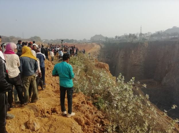 सोनभद्रः जहां से सोना निकलना था, वहां से क्यों निकल रही हैं लाशें