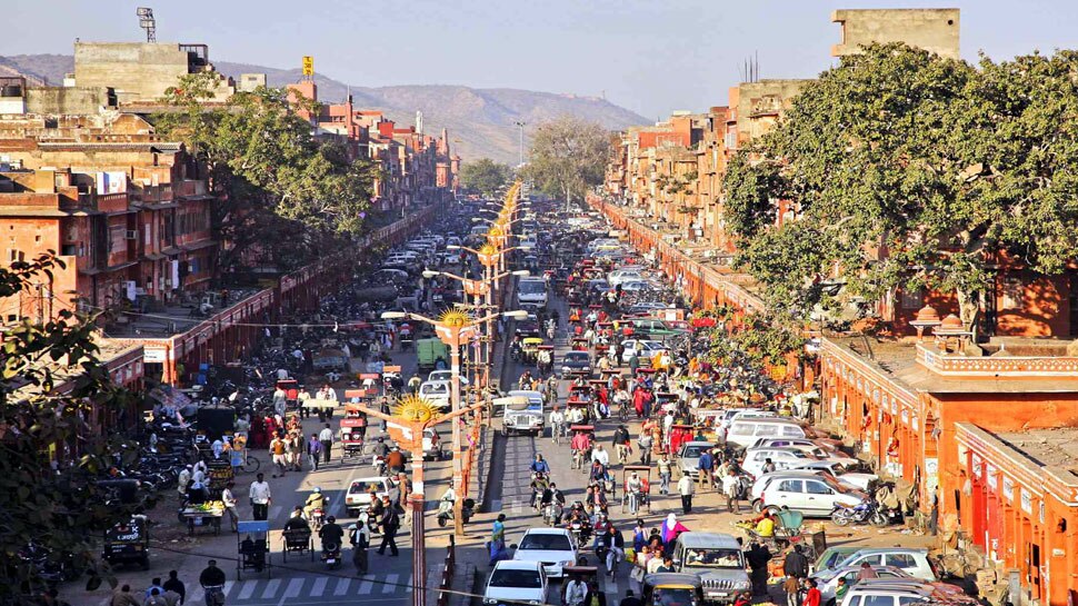 commercial cylinders are kept in Amrudo Ka Bagh Jaipur throughout the