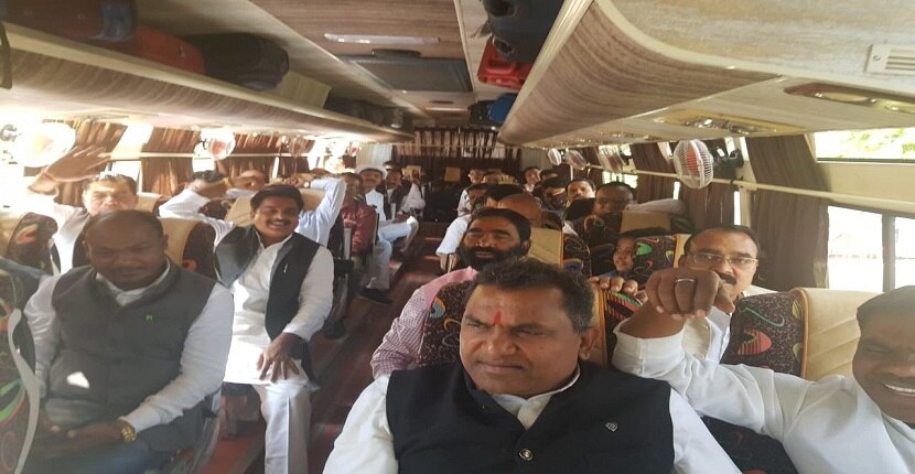 मध्य प्रदेश: भाजपा ने अपने सभी विधायकों को हरियाणा और कांग्रेस ने जयपुर भेजा