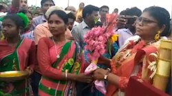 झारखंड: राष्ट्रपति से पुरस्कार पाकर लौटी 'वन देवी' का हुआ भव्य स्वागत