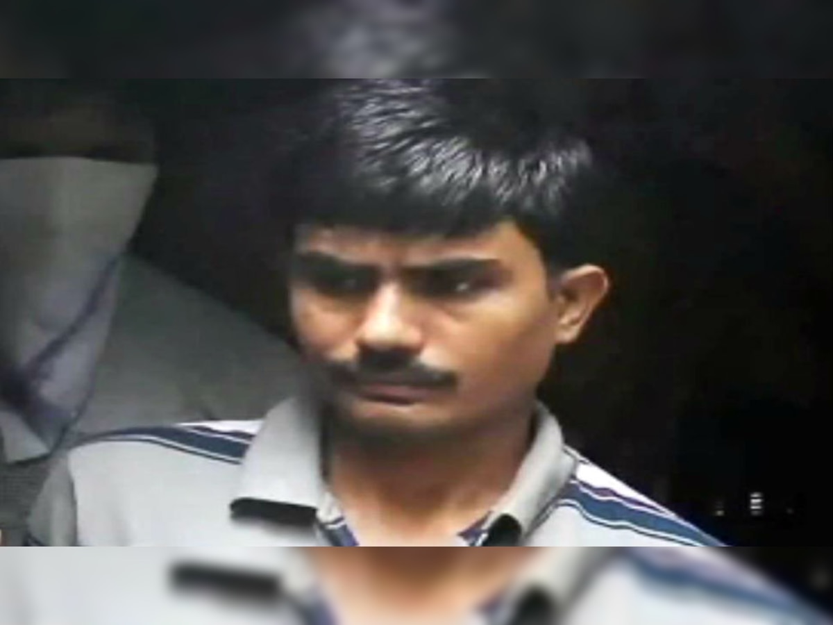 दोषी अक्षय ठाकुर की पत्नी ने परिवार न्यायालय में तलाक की अर्जी दाखिल की है.