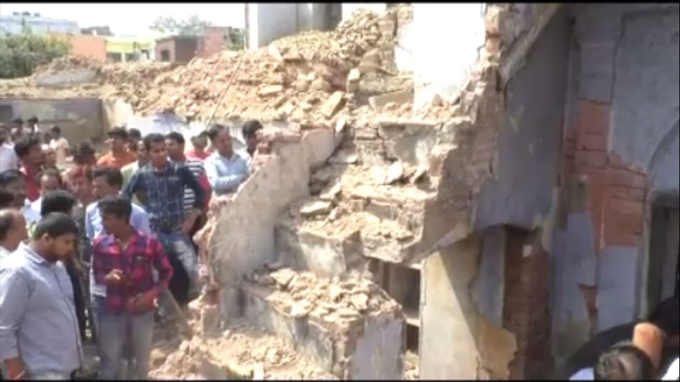 बरेली: जर्जर इमारत को तोड़ते वक्त बड़ा हादसा, मलबे में दबे 5 मजदूर, 1 की हुई मौत