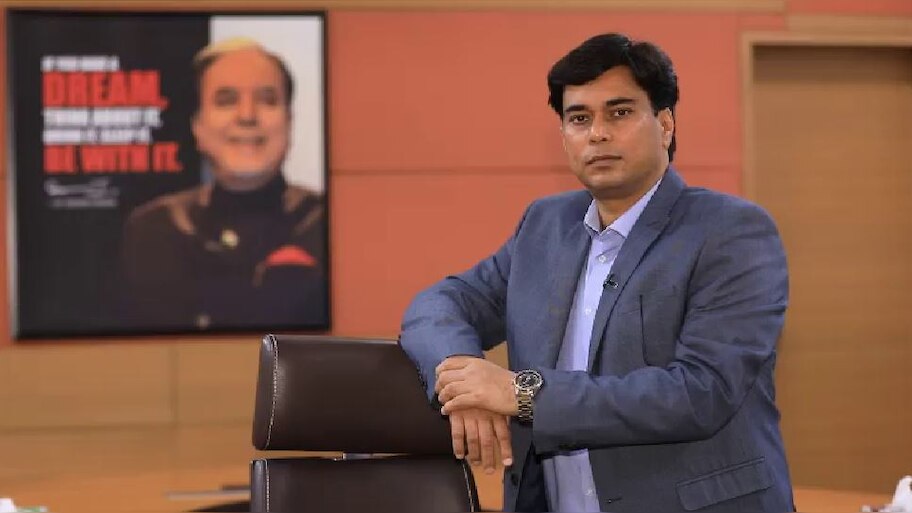 Zee Hindustan CEO Purushottam Vaishanv said take precautions and stay ...