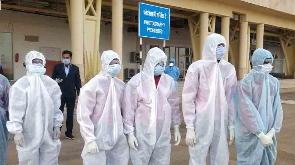 महाराष्ट्र: कोरोना वायरस के अब तक 107 केस, पुणे में आम लोगों को नहीं मिलेगा पेट्रोल-डीजल महाराष्ट्र: कोरोना वायरस के अब तक 107 केस, पुणे में आम लोगों को नहीं मिलेगा पेट्रोल-डीजल