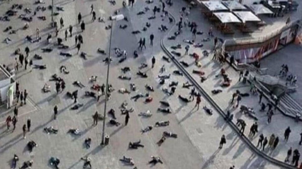 कई लाशों वाली इटली शहर की तस्वीर Deadbodies on the road in Italy