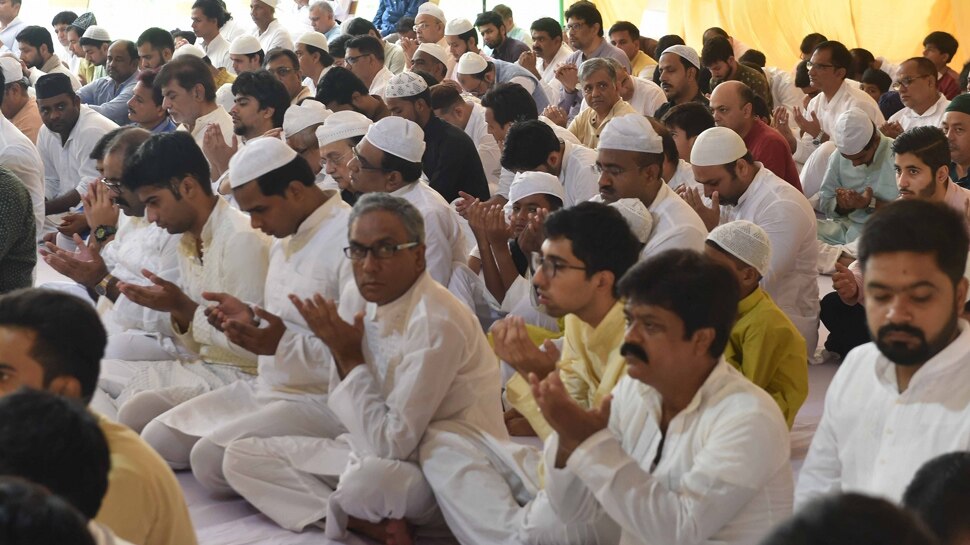 मुस्लिम धर्मगुरुओं का बड़ा कदम, किया ऐलान- नमाज मस्जिदों की बजाय घर में ही करें अदा