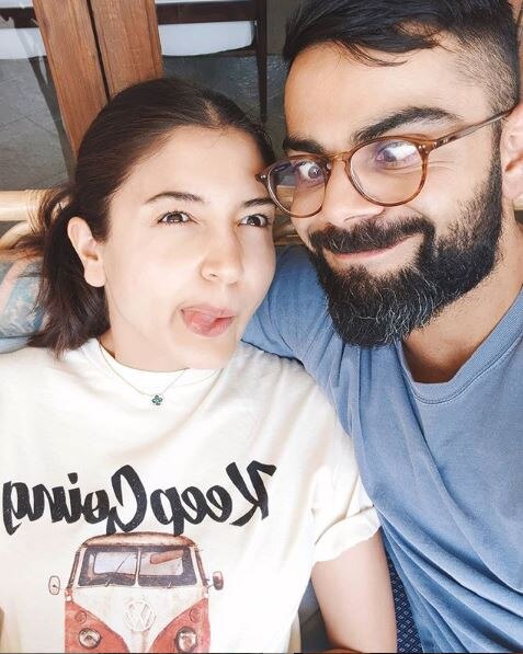 अनुष्का और विराट की सेल्फी हुई वायरल anushka and virat stay at home