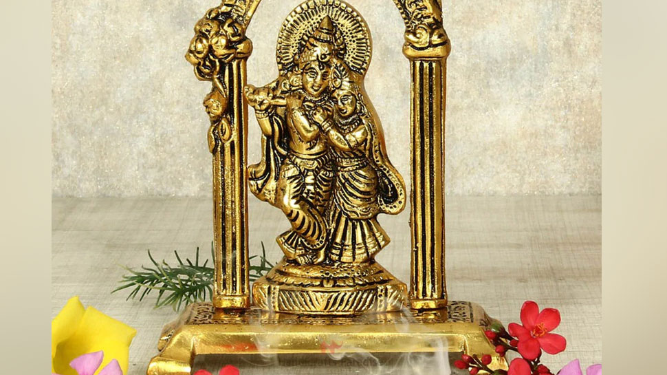 घर में कहां-कहां भूल से भी न लगाएं देवी-देवताओं की मूर्तियां, वास्तु शास्त्र के ये नियम जानना बहुत जरूरी घर में कहां-कहां भूल से भी न लगाएं देवी-देवताओं की मूर्तियां, वास्तु शास्त्र के ये नियम जानना बहुत जरूरी