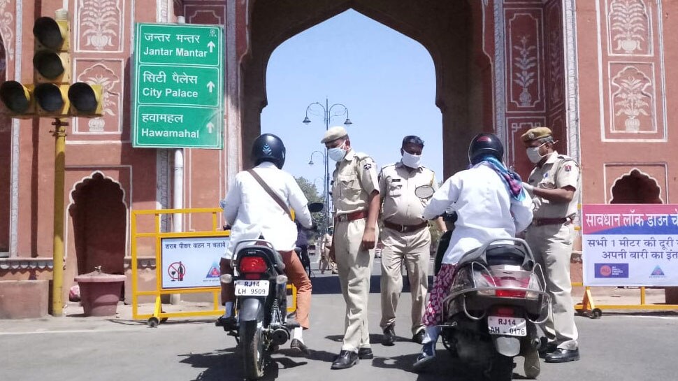 घर से बाहर निकलने वालों की चेंकिग HawaMahal
