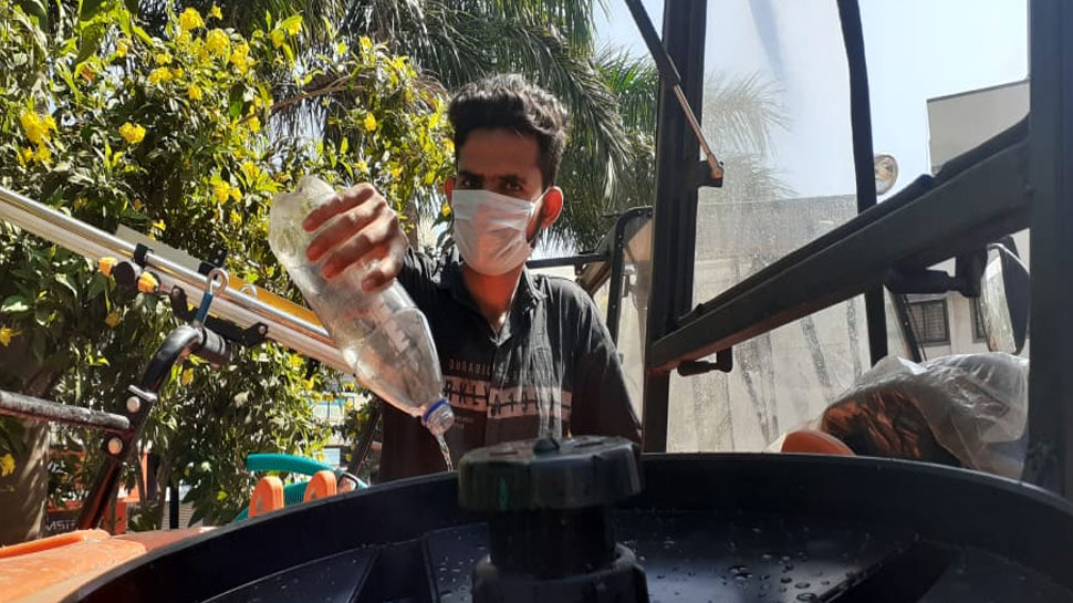 मदद के लिए आगे आ रहे हैं लोग Rajkot