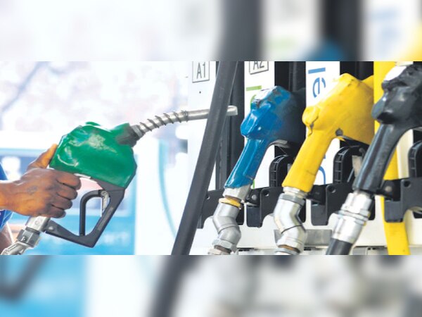 ଲକ୍ ଡାଉନ୍ ମଧ୍ୟରେ ଏଠାରେ ବଢ଼ିଲା ପେଟ୍ରୋଲ-ଡିଜେଲ ଦର, ଜାଣନ୍ତୁ ଆଜିର ରେଟ୍