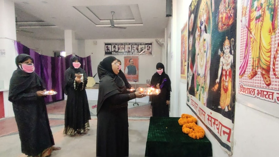 काशी में मुस्लिम ख्वातीन ने मनाई रामनवमी, कोरोना से आज़ादी की मांगी दुआ