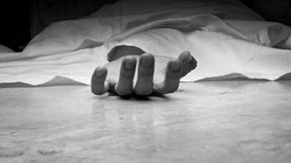 दफ्तर में लटकी मिली सरकारी मुलाज़िम की लाश, सुसाइड नोट में लिखा- कोरोना से लग रहा है डर दफ्तर में लटकी मिली सरकारी मुलाज़िम की लाश, सुसाइड नोट में लिखा- कोरोना से लग रहा है डर