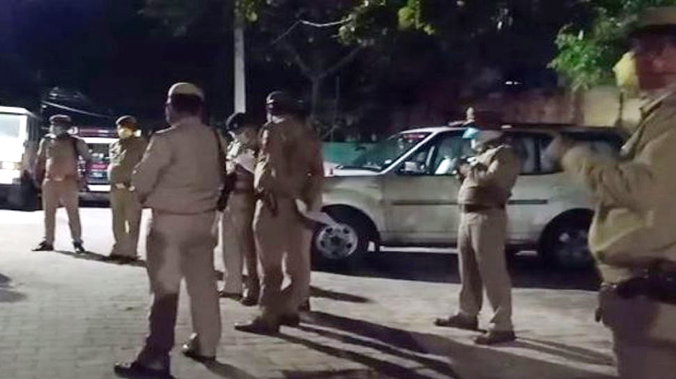 आइसोलेशन वॉर्ड में नर्सों से जमाती कर रहे 'गंदी बात', CMO की शिकायत पर FIR दर्ज आइसोलेशन वॉर्ड में नर्सों से जमाती कर रहे 'गंदी बात', CMO की शिकायत पर FIR दर्ज