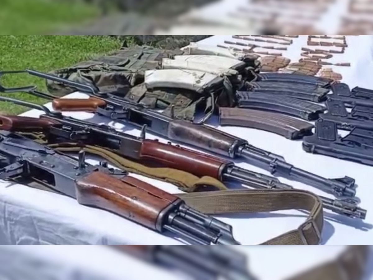 हंदवारा में आतंकियों के पास से हथियारों की बड़ी खेप बरामद.