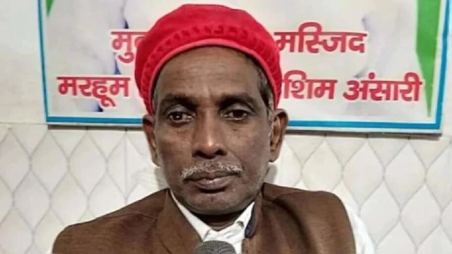 बाबरी मस्जिद के फरीक़ इकबाल अंसारी ने भी जलाई मोमबत्ती,दिया इत्तेहाद का पैग़ाम