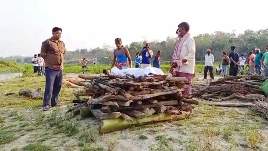 मुस्लिम लोगों ने हिंदू खातून की आखिरी रसूमात अंजाम देकर पेश की यकजहती की मिसाल