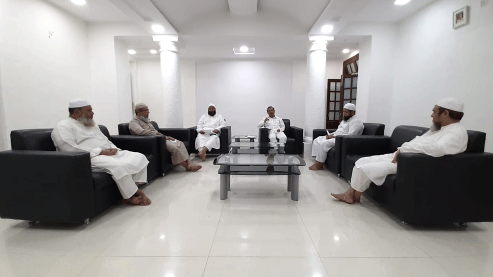महाराष्ट्र: स्वास्थ्य मंत्री राजेश टोपे ने बिना मास्क तबलीगी धर्मगुरुओं के साथ की मीटिंग, फोटो वायरल