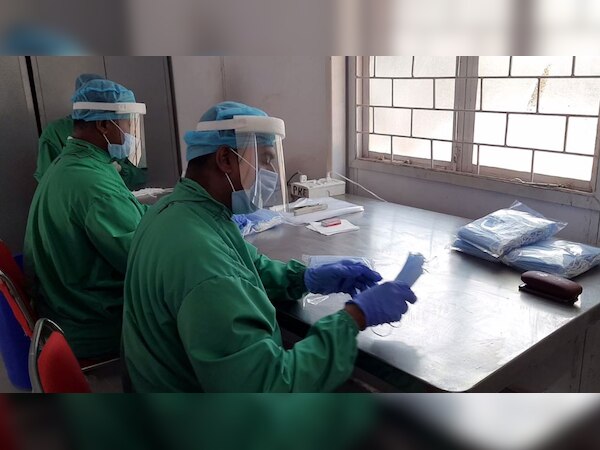 अब नहीं होगी PPE किट और मास्क की कमी, CRPF जवानों ने संभाला मोर्चा